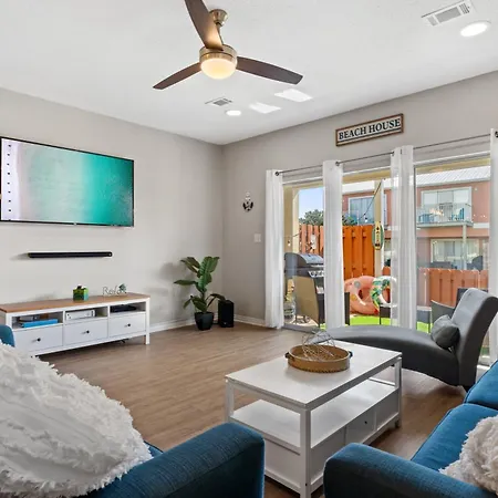 5 Min Walk To Beach, Sparkling Pool, Mins To Shops &Outlet! 13